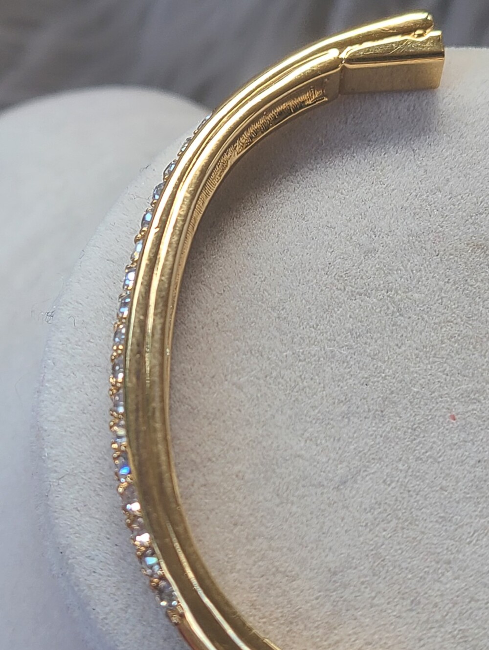 Swarovski Gold Toned Crystal Pavé Bangle Bracelet - Excellent Condition Size S - Picture 5 of 9